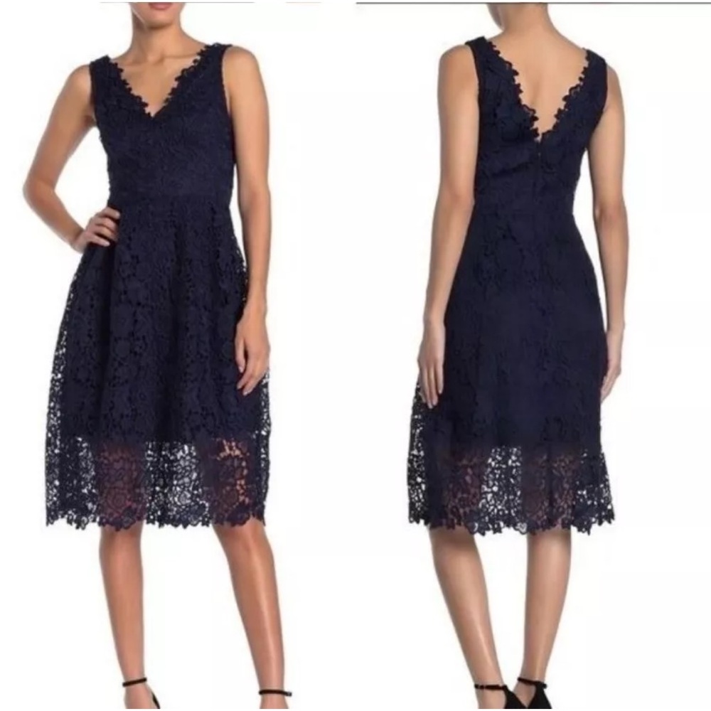 ASTR The Label Navy Lace V-Neck Dress Size Small EUC